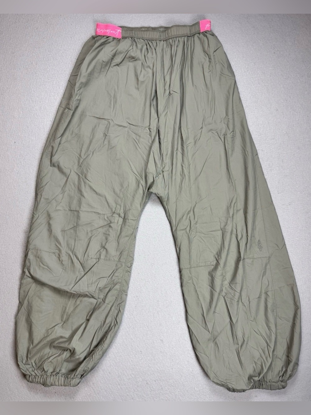Free People Movement Balloon Parachute Jogger Athleisure Pants In Olive Green-S